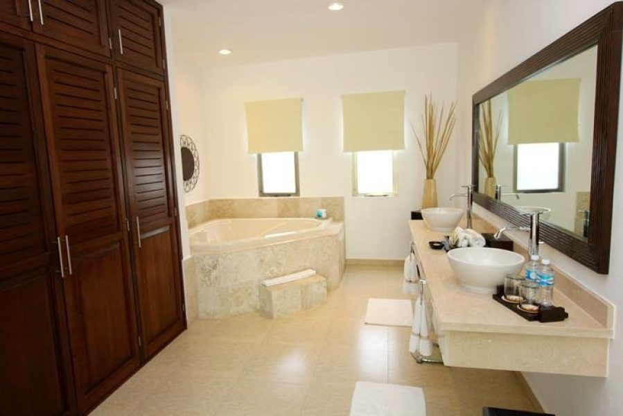 WEBIMG133929_RoomBathroom_130927140332-qbsxda9h1btxzvn9w31y223ui7vqstfyhv016ewpog