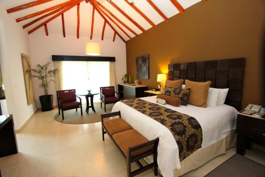 WEBIMG133930_MainBedroom_130927140507-qbsxd5ka35nidtu3nj0t7lajjaiwqbxat7qls13ojk