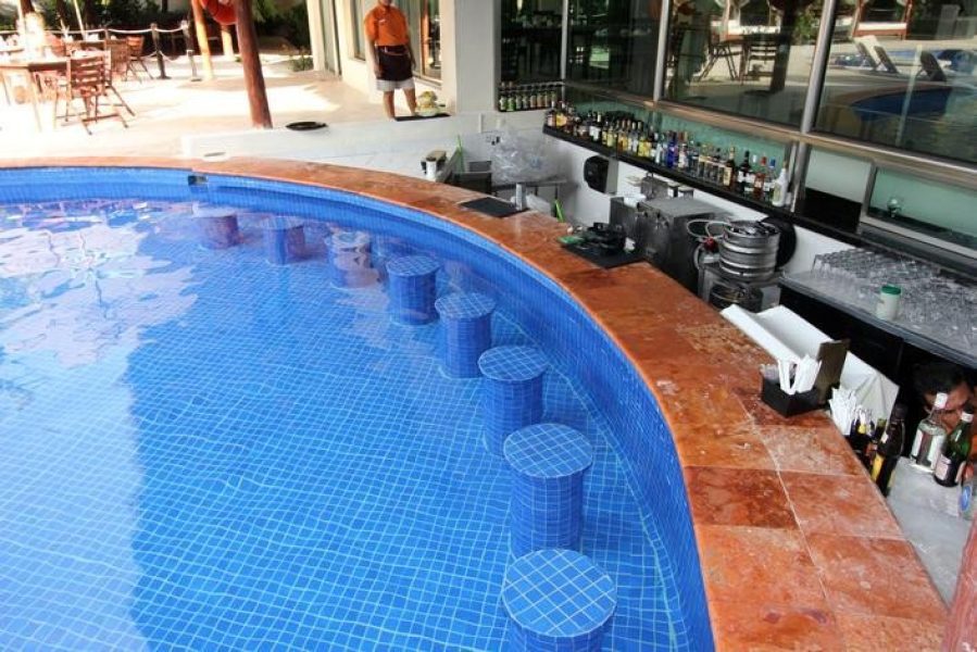 WEBIMG133971_SwimUpBar_130927155108-qbsxckvtwsv7aeo50a30oqiegtcu0zn7eddx7xyccg