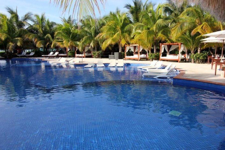 WEBIMG133972_MainPool_130927155252-qbsxclto3mwhm0mrushn989v27878oqxqi1ep7wy68