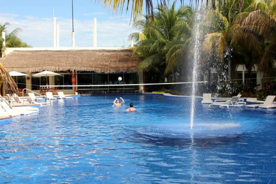 WEBIMG133983_PoolVolleyball_130927161117-qbsxcjxzpytwyspi5roe48qxvfhgtajh28qfqnzqio