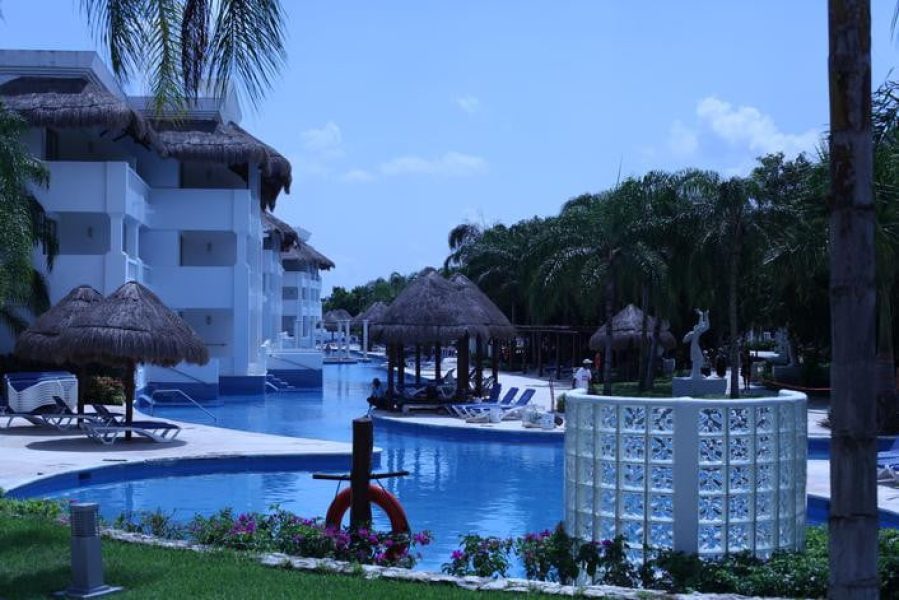 WEBIMG134669_ResortPoolArea_131119202229-qbswz8kawgloho1tx0gnslpuwx49rnod8c0szjqio0