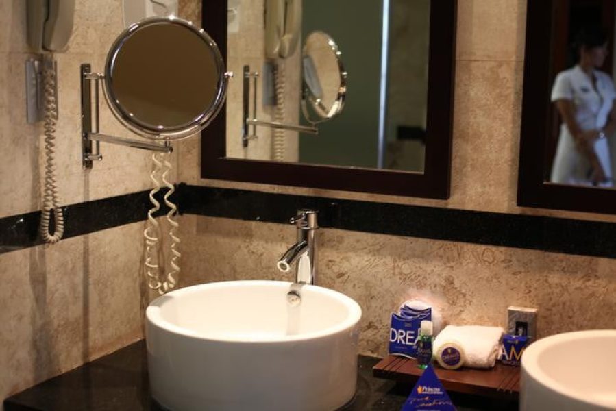 WEBIMG134677_RoomBathroom_131119203429-qbswznlpxt69nffzh6yowhx8f3256tc2megknz47wg