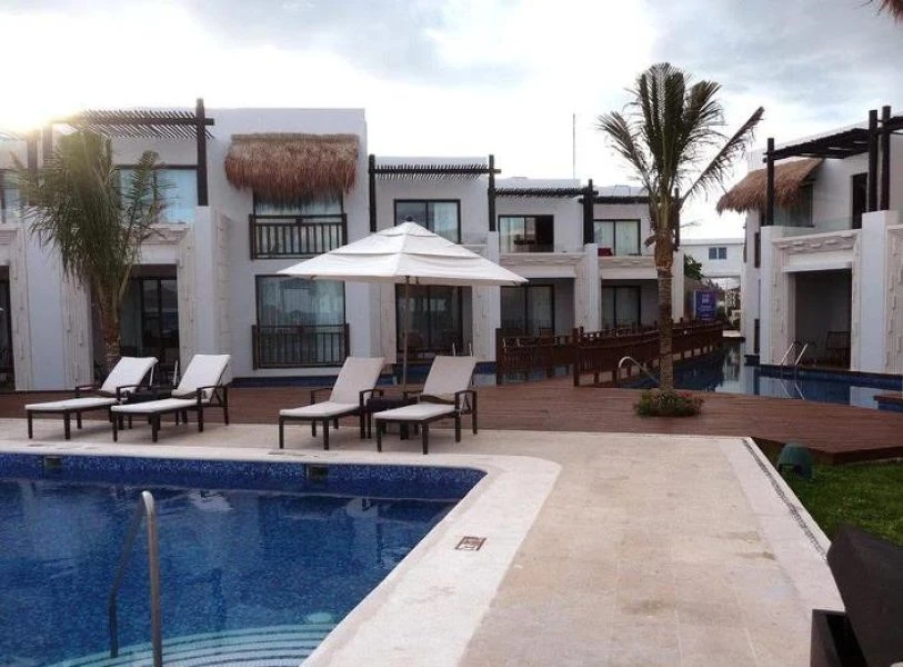 WEBIMG134711_SwimOutSuites_131124175104-qc3el60ig1nzq23yx2ac280i2ude6amsw1b4hvvri8