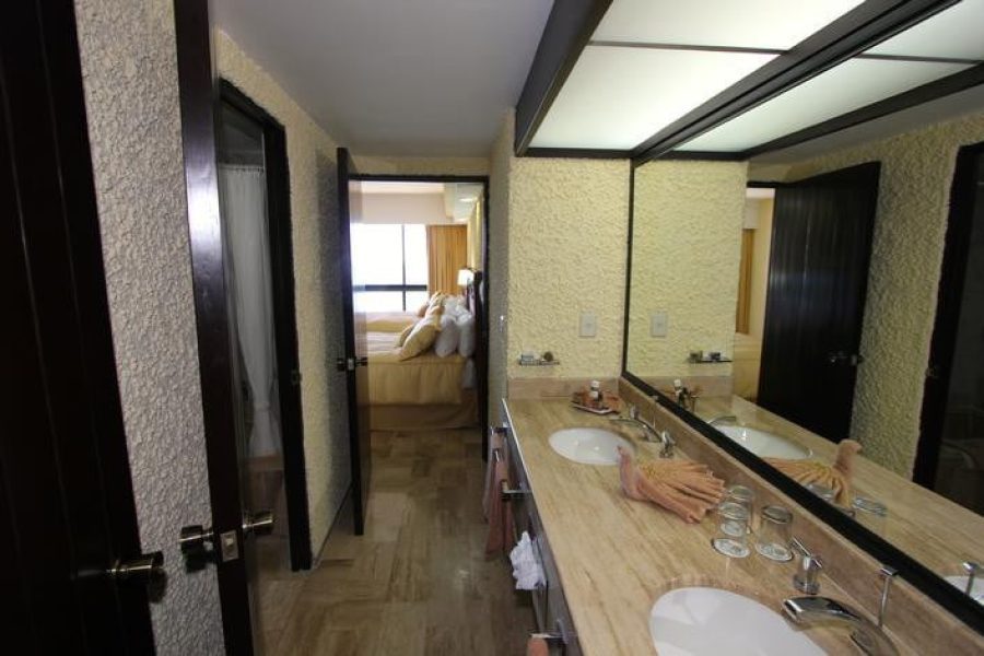 WEBIMG145129_Bathroom_140114122542-qbswlfbzfsns8nh4a37ewca6jj1y4kz6kqqz85s5m8