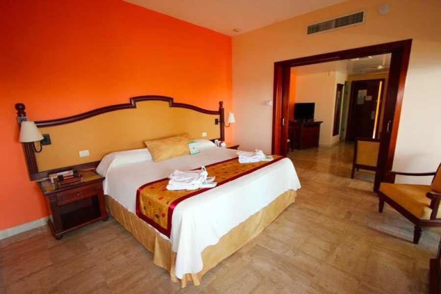 WEBIMG145253_MasterSuite_140117145335-qc1n4m88rp985jwoslmrmz1bjghfid9gpc5q28rtyo