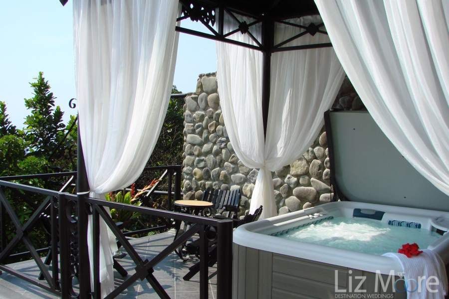 Zephyr-Palace-jacuzzi-pool-qbmyblv7cn0vza86k8y55e9rd9hetqnhovwmhl4ygg