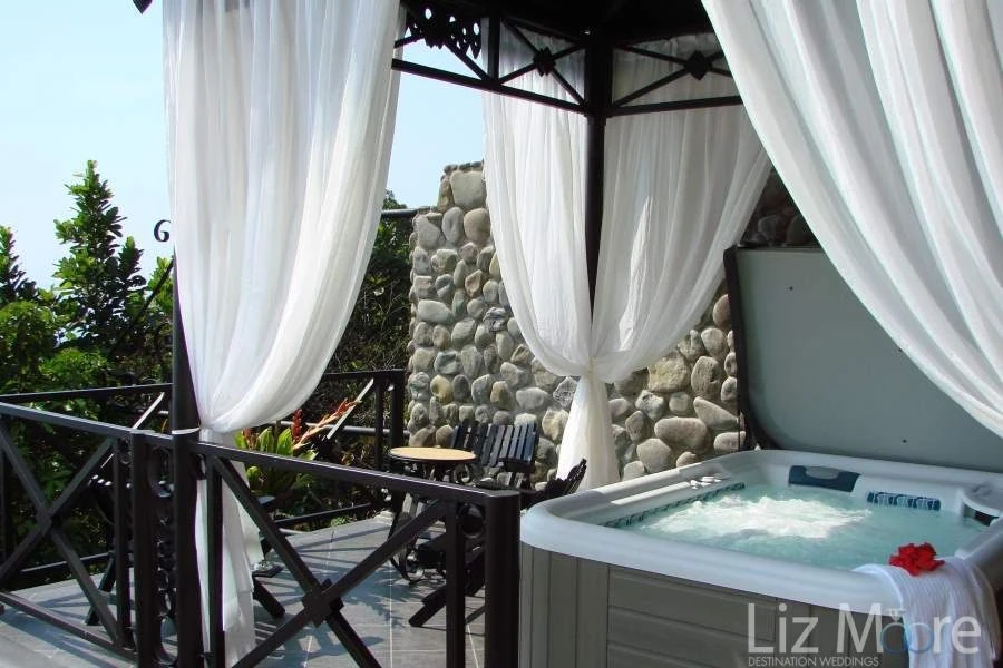 Zephyr-Palace-jacuzzi-pool-qbmyblv7cn0vza86k8y55e9rd9hetqnhovwmhl4ygg