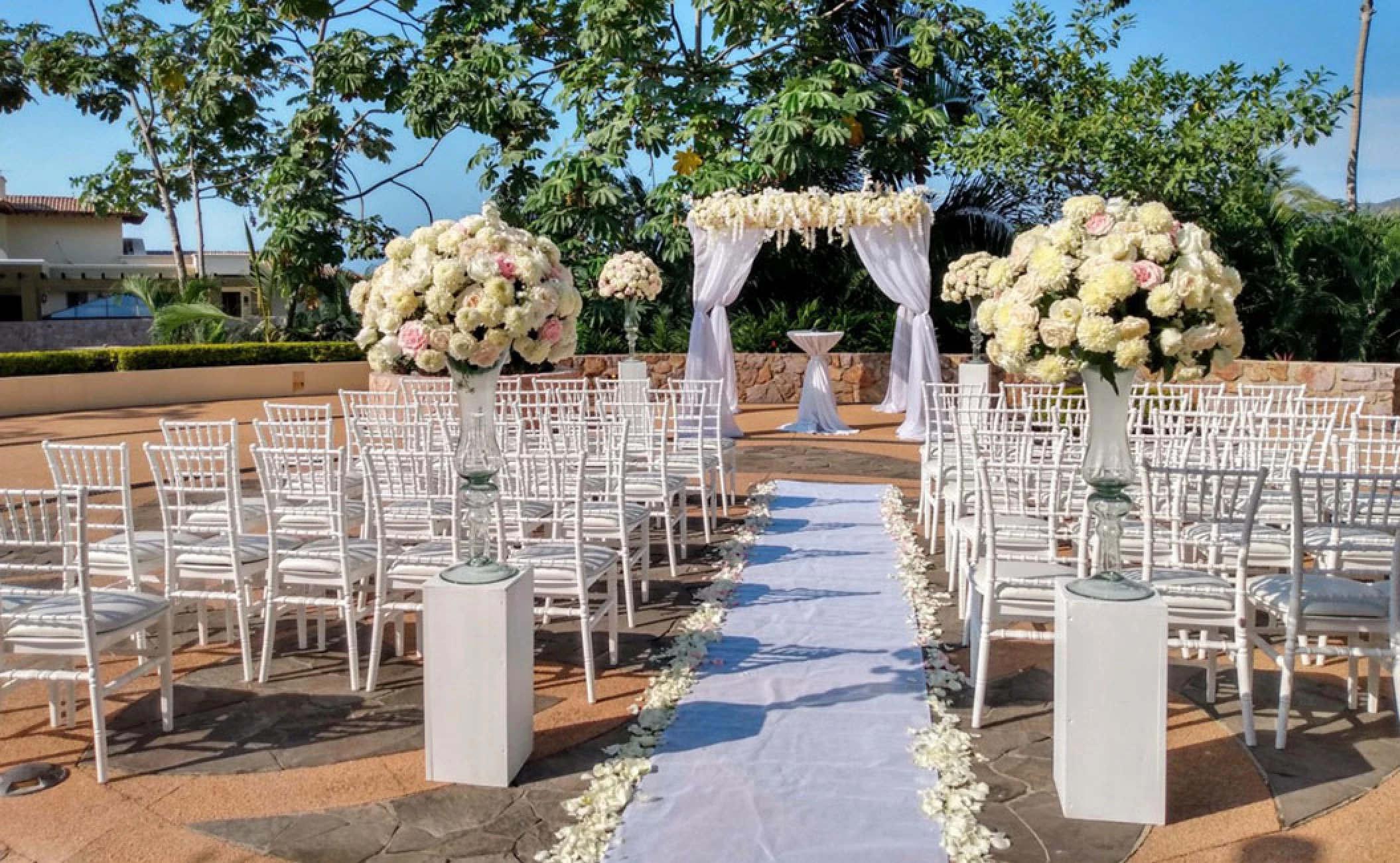 Plazoleta.Ceremony 100 • Cocktail hour 120 • Reception 80