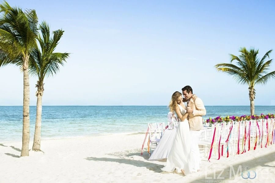 Excellence-Playa-Mujeres-Wedding-couple-on-beach-qbn0fn0x7i52r2f9vkfclggvbuvezjd18fsivcu5mo