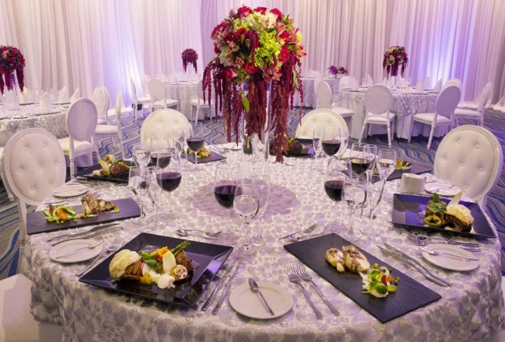 Ballroom.• Reception 490