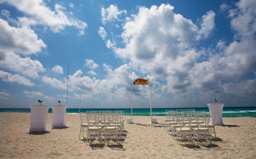 Beach-Ceremony 100 • Cocktail hour 100