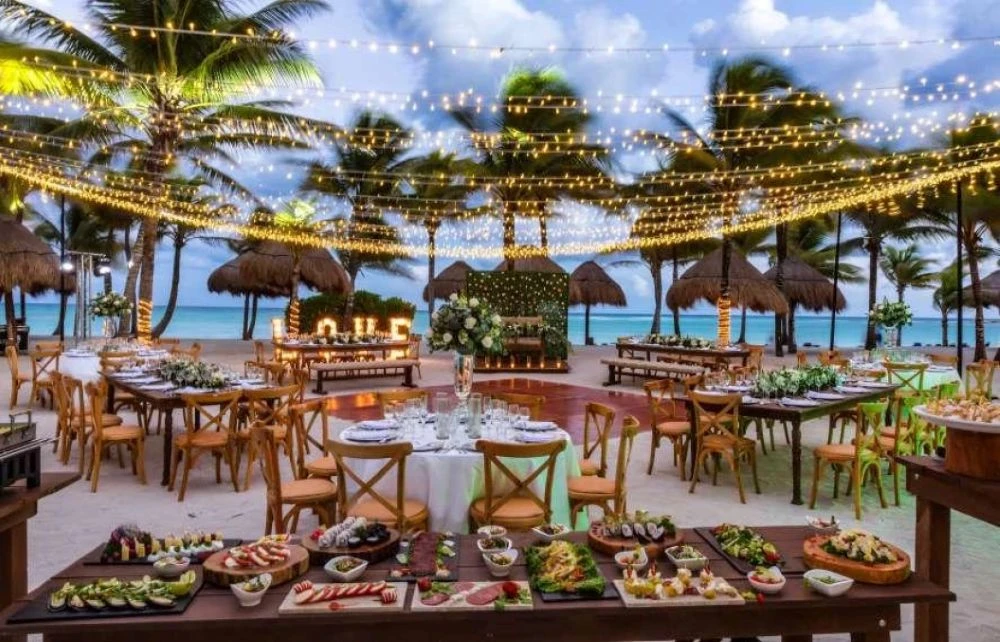 Beach Kantenah-• Cocktail hour 80 • Reception 200