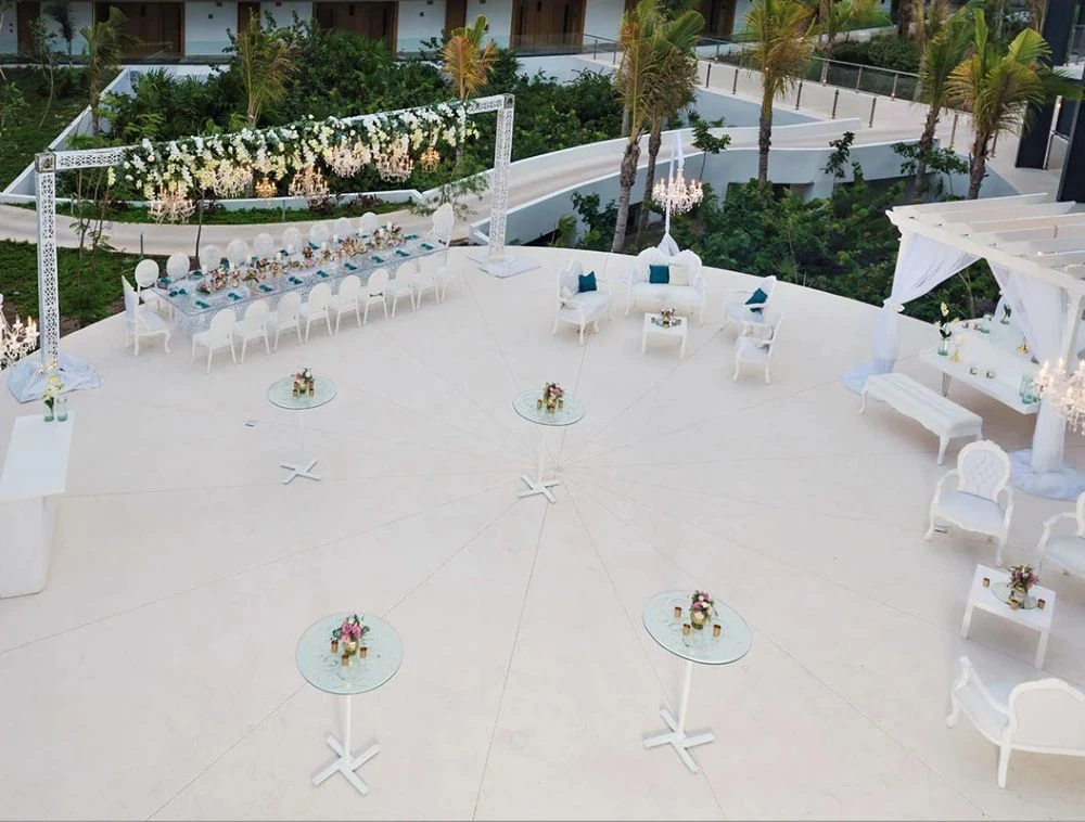 Round Terrace-Ceremony 75 • Cocktail hour 150 • Reception 80