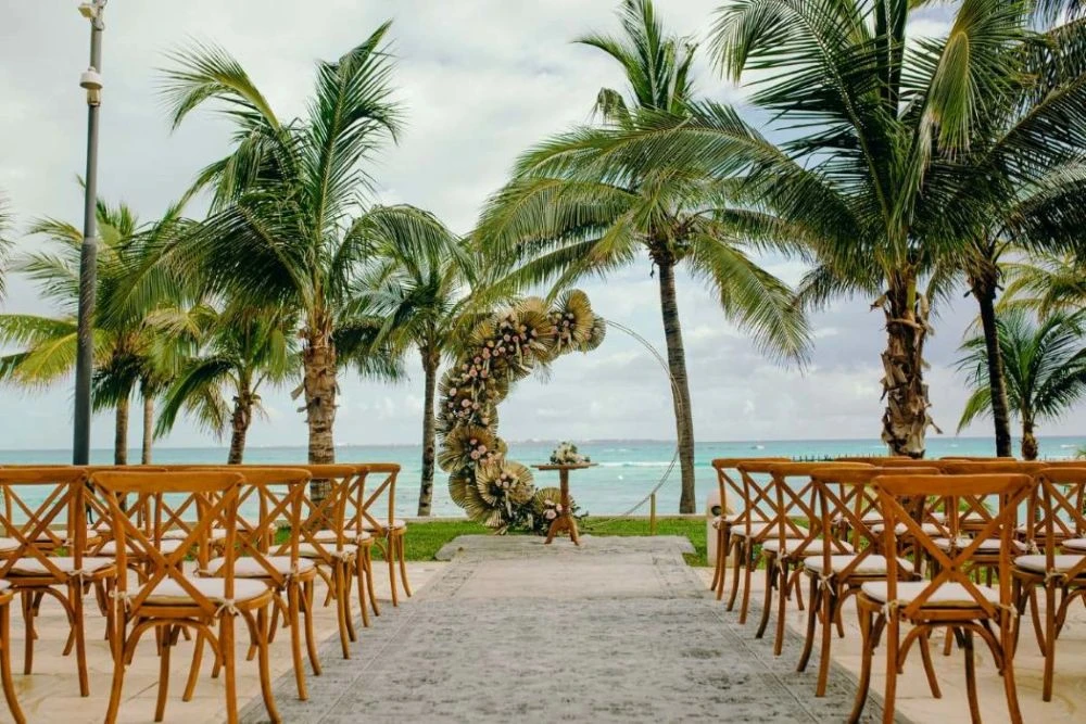 Sunrise Beach-Ceremony 20 Cocktail 30 Reception 20