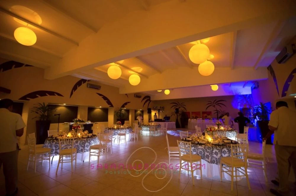 Salon Dorado