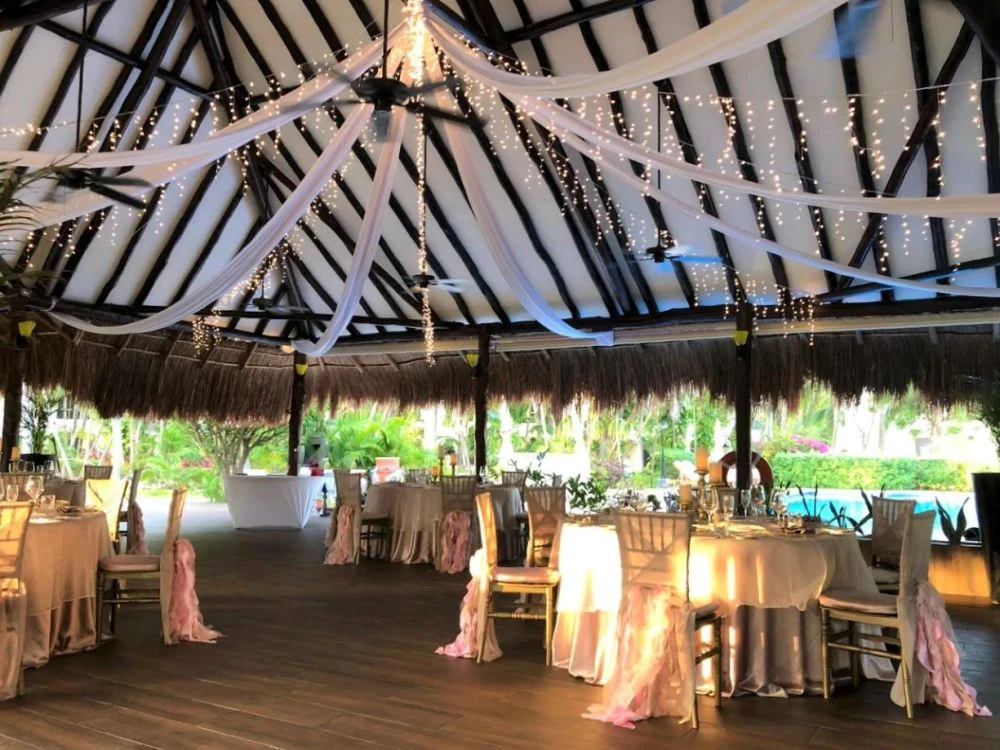 Tucanes Bar