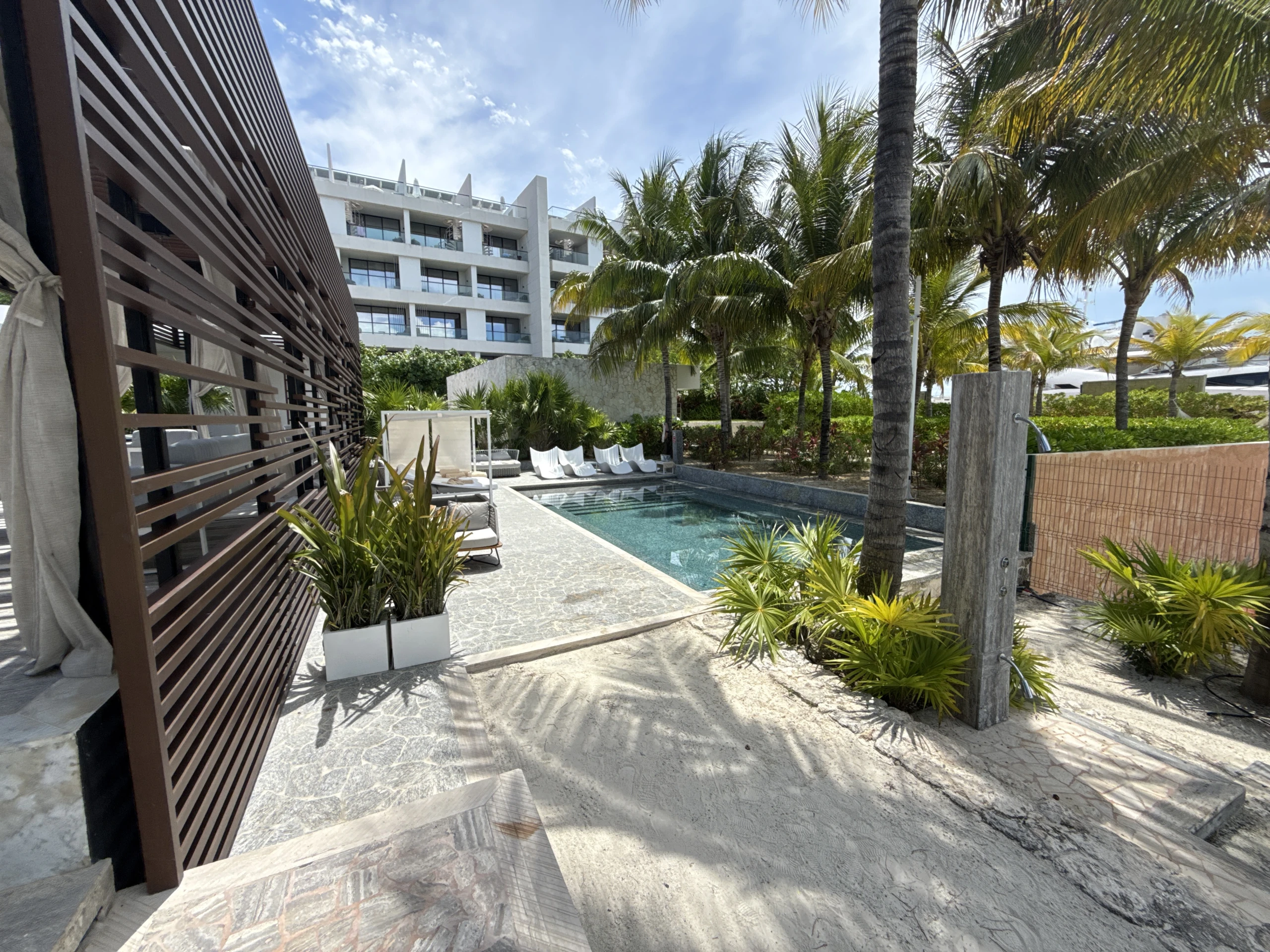 SLS PLAYA MUJERES