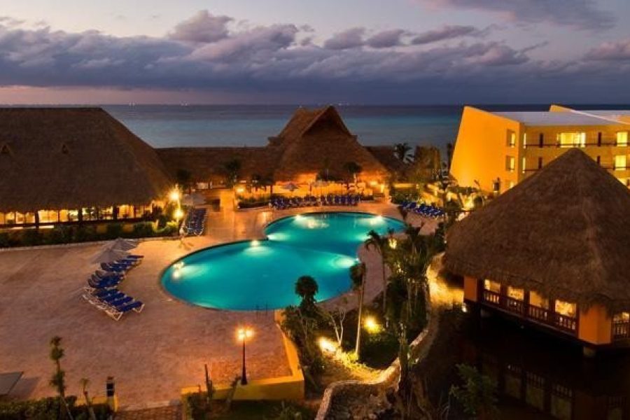 108meliacozumel-poolnigh.jpg