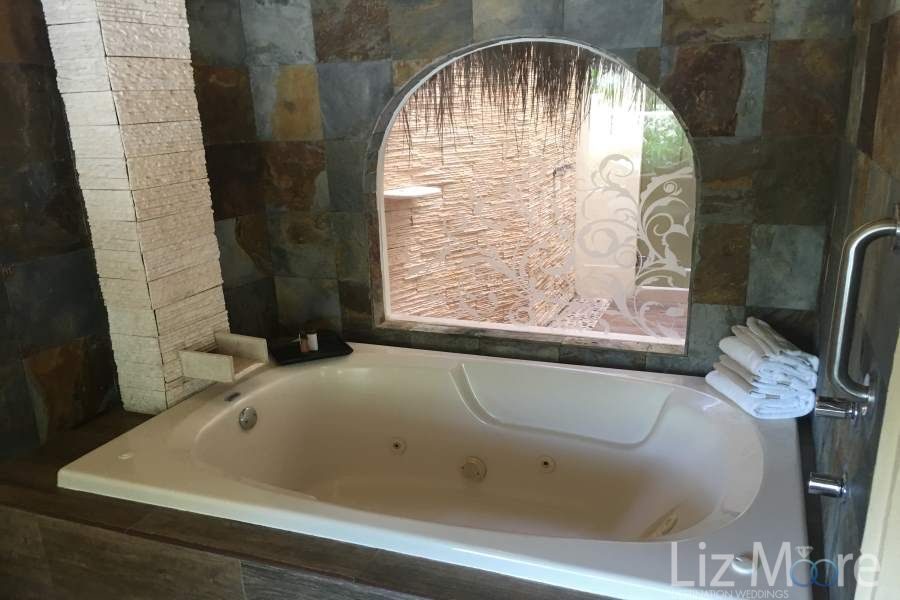 El-Dorado-Casitas-Jacuzzi-Tub.jpg