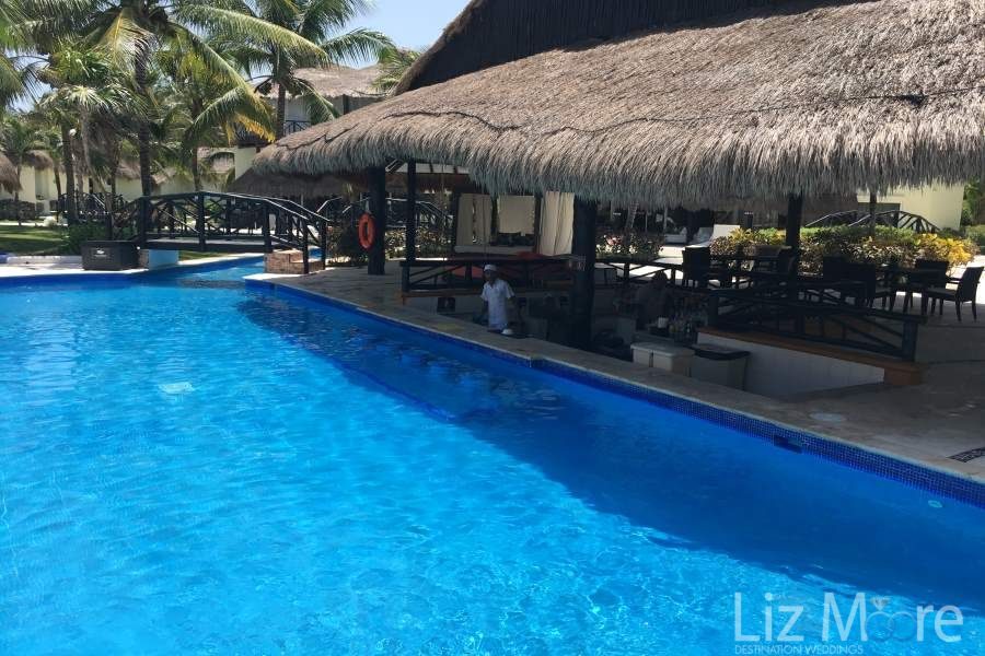 El-Dorado-Casitas-Swim-up-Bar.jpg