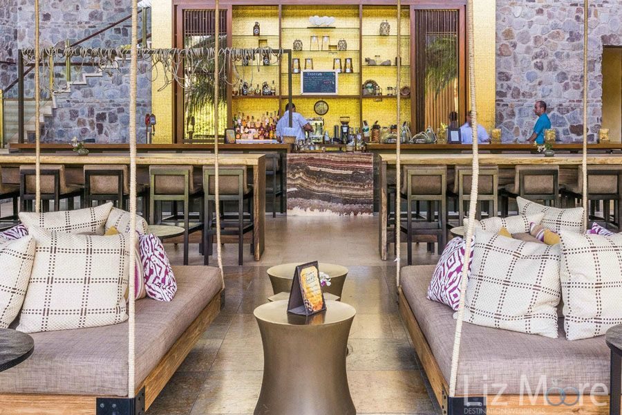 Four-Seasons-Costa-Rica-Papagayo-bar.jpg