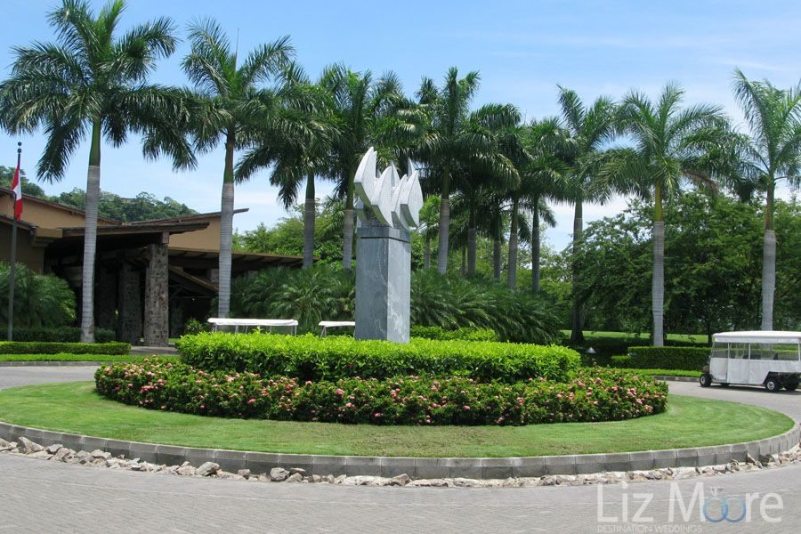 Four-Seasons-Costa-Rica-Papagayo-entrance.jpg