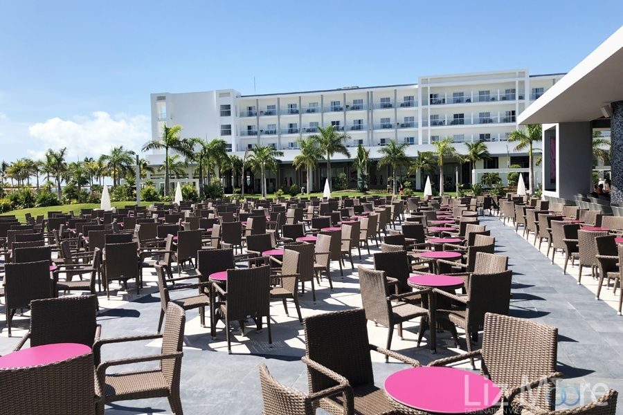 Hotel-Riu-Dunamar-Costa-Mujeres-restaurant-outside-seating.jpg