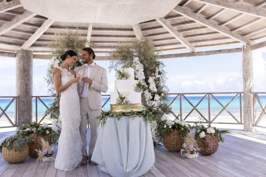 Hyatt-Zilara-Cancun-Weddigs-Gazebo-Cake-Cutting-Toast-Horizontal-1