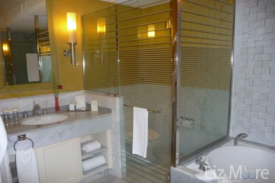 Iberostar-Grand-Paraiso-Bath-Area.jpg