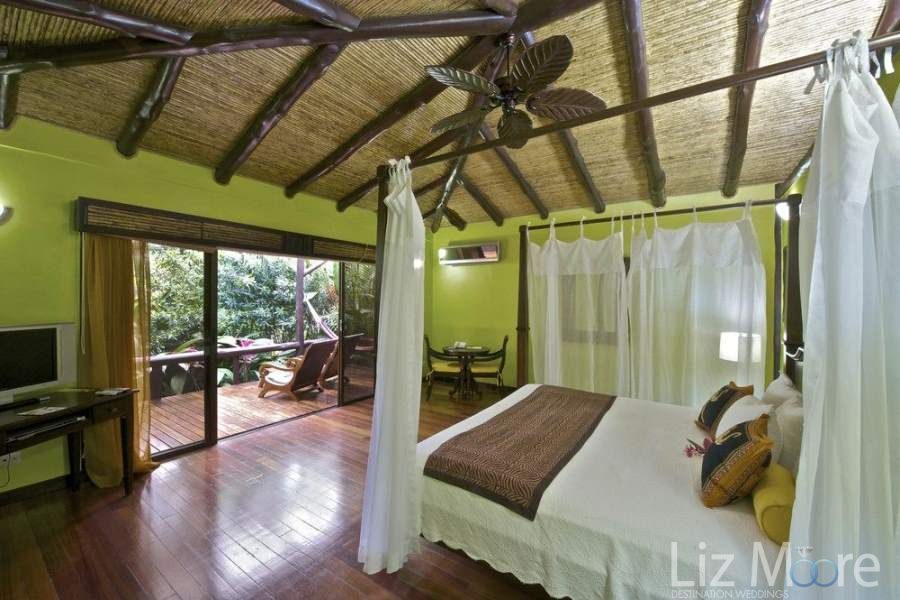 Nayara-Resort-Spa-and-Gardens-Bedroom.jpg