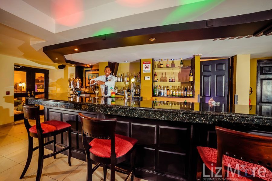 Occidental-Grand-Papagayo-bar.jpg