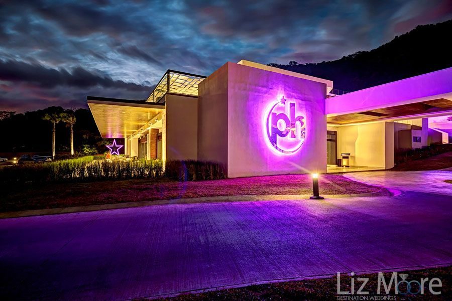 Planet-Hollywood-Costa-Rica-entrance-at-night.jpg