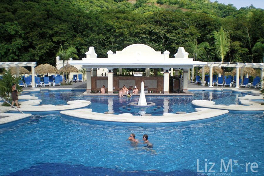 Riu-Guanacaste-Costa-Rica-swim-up-bar.jpg