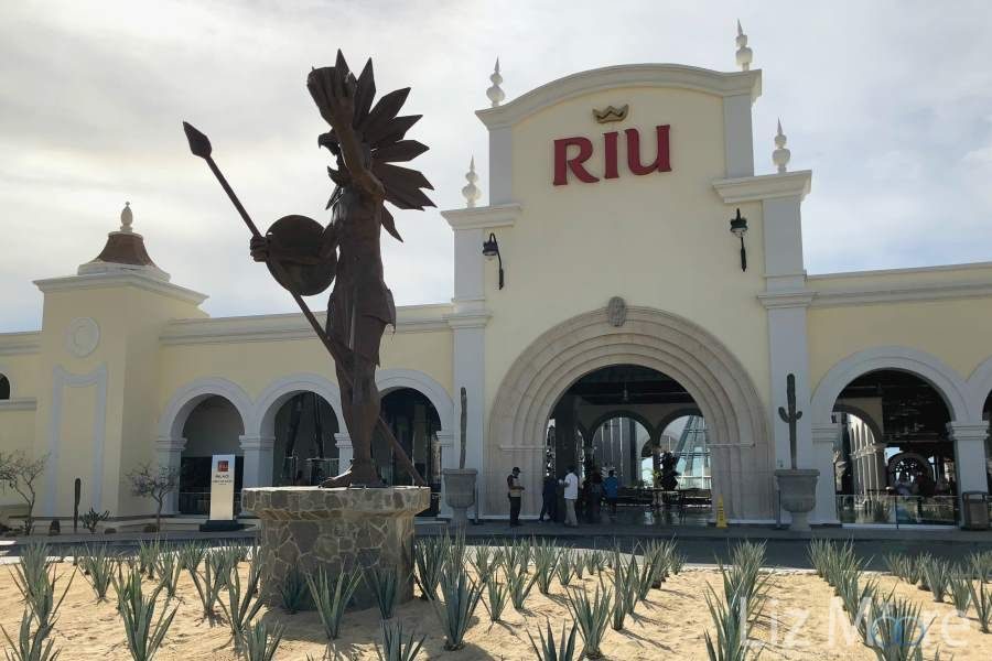 Riu-Palace-Los-Cabos-Enterance.jpg