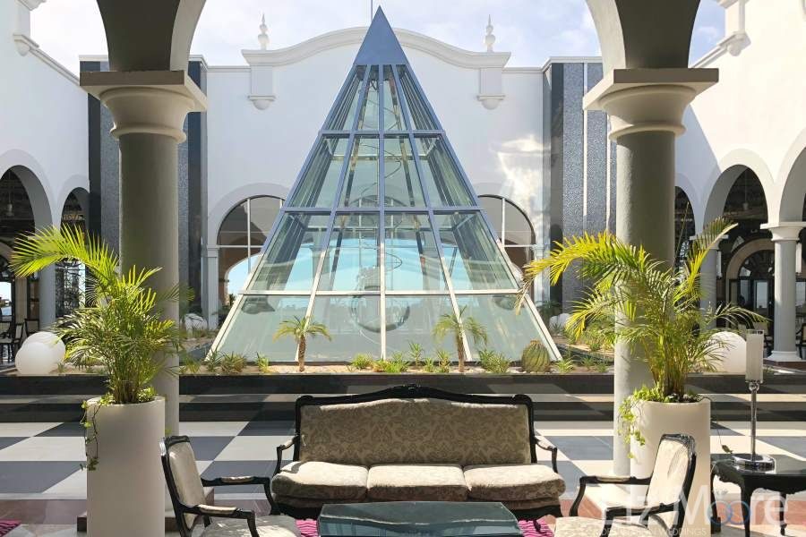 Riu-Palace-Los-Cabos-Lounge.jpg