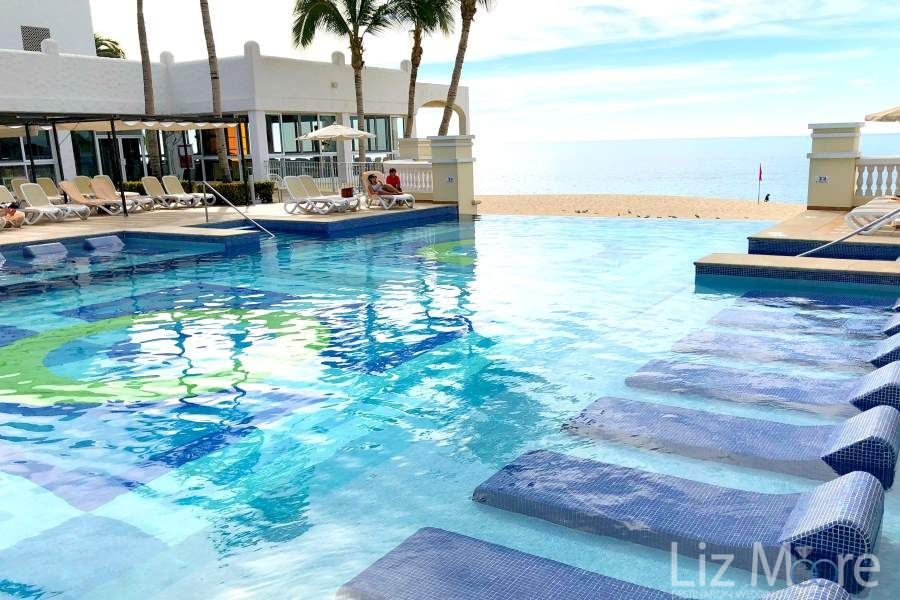 Riu-Palace-Los-Cabos-Pool-Loungers.jpg
