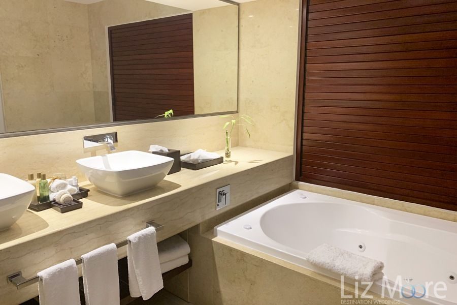 Secrets-Playa-Mujeres-Golf-And-Spa-oceanview-bathroom-suite.jpg