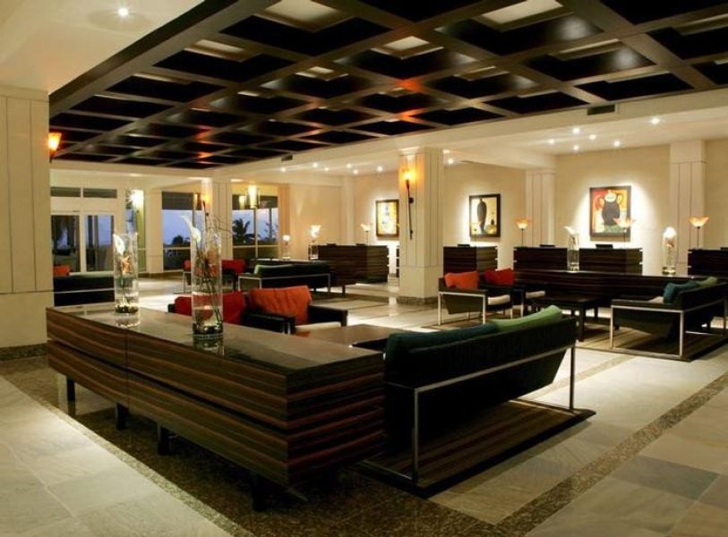 WEBIMG133663_Lobby_130811174036.jpg