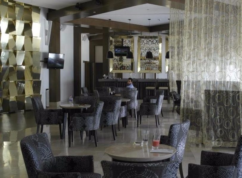 WEBIMG133754_LobbyBar_130816131909