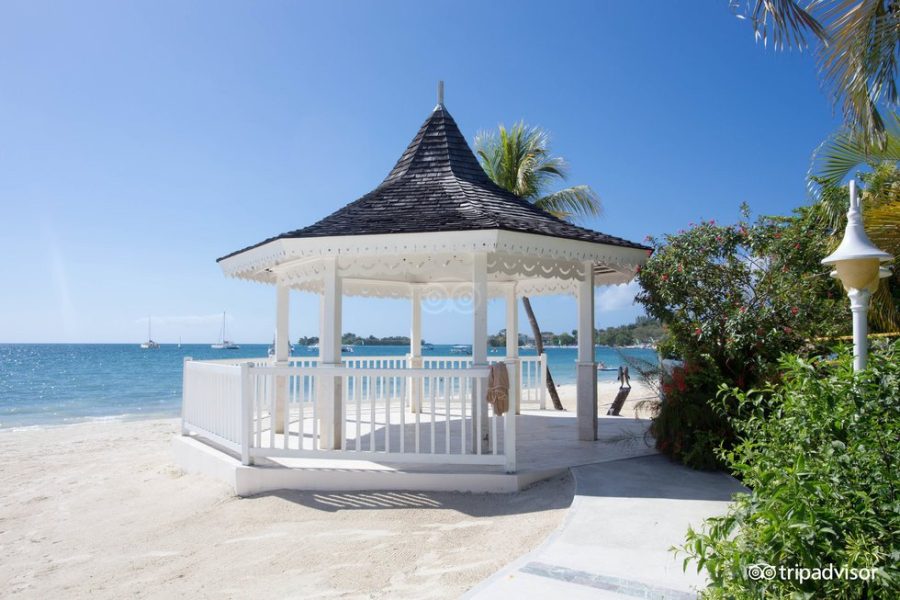 beach-v2732769.jpg